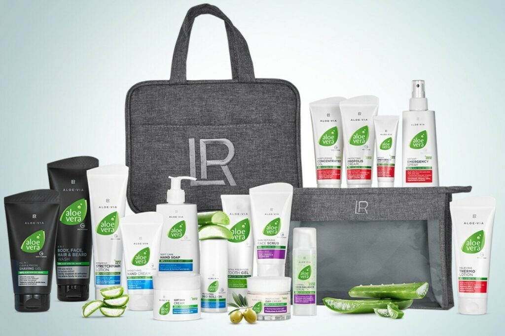 Soins aloe vera LR sur fond clair avec trousse, cosmetiques-aloe-vera Auch, produits naturels,
