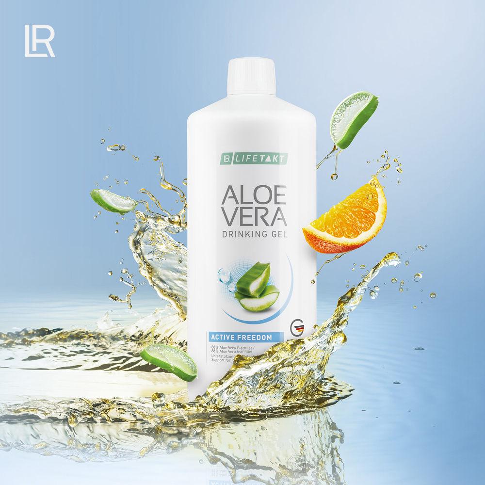 Gel à boire aloe vera LR LIFETAKT entouré de fruits, fraîcheur chez cosmetiques-aloe-vera à Auch,
